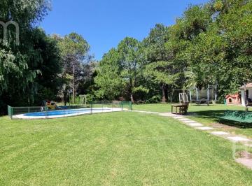 Casa · 445m² · 9 Ambientes · 2 Cocheras · Casa en Venta en El Ombú