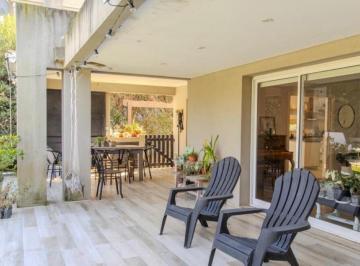 Casa · 200m² · 5 Ambientes · 3 Cocheras · Casa en Los Sauces