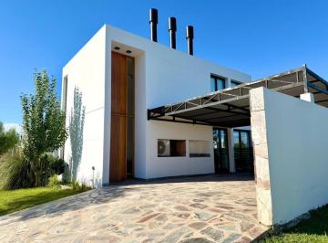 Casa de 4 ambientes, Malagueño · Casa de 350 m² en Venta en Tejas 4