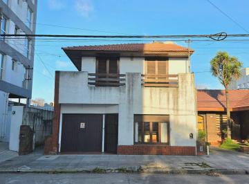 PH · 109m² · 4 Ambientes · 1 Cochera · Casa en PH de 4 Ambientes con Patio y Garaje en Chauvin