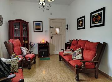 PH · 76m² · 2 Dormitorios · PH Al Frente en Venta, con 2 Patios de 4 Ambientes, San Carlos