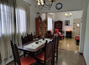 PH · 76m² · 2 Dormitorios · PH Al Frente en Venta, con 2 Patios de 4 Ambientes, San Carlos