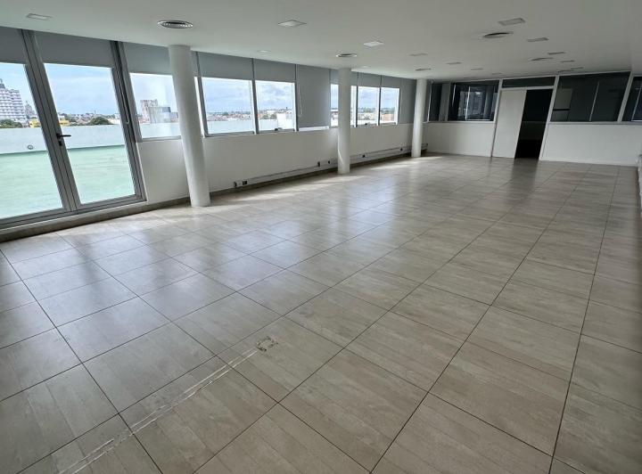 Oficina comercial · 100m² · 1 Ambiente · 1 Cochera