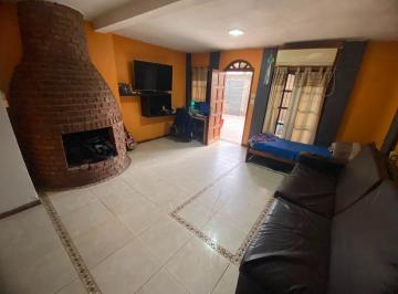 Casa · 118m² · 3 Ambientes · 2 Cocheras · Casa en Venta en Tiro Suizo Cochera Patio y Piscina