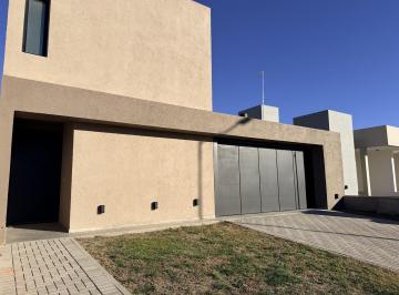 Casa · 181m² · 3 Dormitorios · 2 Cocheras · Casa 3 Dorm. en Quebrada de Manantiales