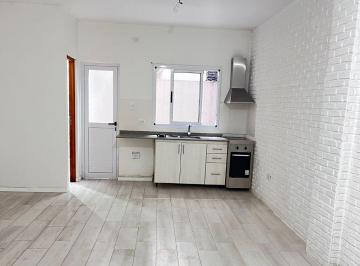 Departamento de 1 ambiente, Lanús · Monoambiente en Alquiler con Patio