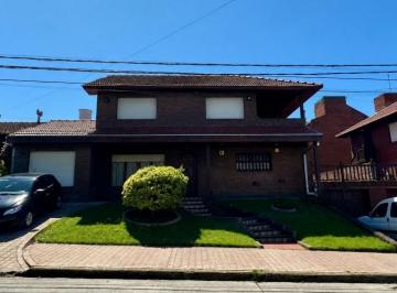 Casa · 150m² · 4 Ambientes · 1 Cochera · Chalet de 4 Ambientes en Venta - Pringles 1200 | Barrio San Carlos