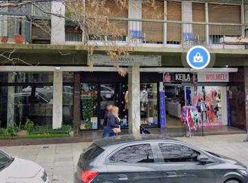 Local comercial · 130m² · 2 Ambientes · Alquiler de Local Comercial de 130 m² en Flores Norte