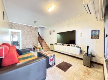 Casa · 90m² · 5 Ambientes · 1 Cochera · Triplex en Carapachay - Vicente Lopez