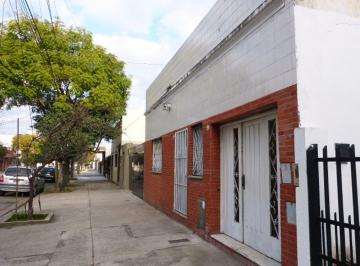Casa · 126m² · 3 Ambientes · 1 Cochera · Venta Casa 3 Amb, C/ Coch, Jdn, y Qcho, V. Lugano