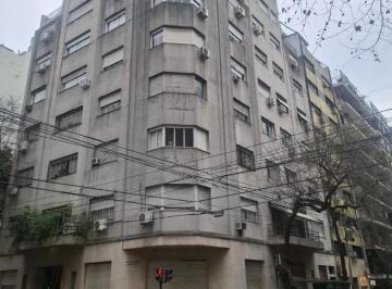 Departamento · 176m² · 8 Ambientes · Departamento en Pb en Esquina en Calle Arenales