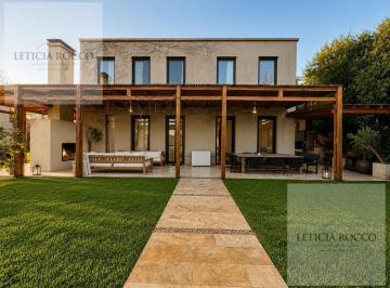 Casa · 500m² · 5 Ambientes · 3 Cocheras · Moderna Casa en Tortugas Chico con Doble Terreno