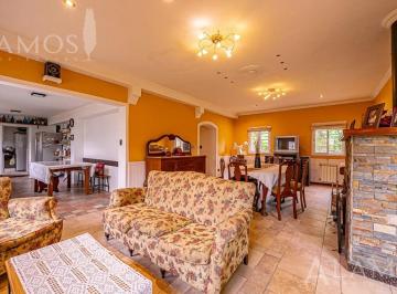 Casa · 200m² · 5 Ambientes · 3 Cocheras · Venta Casa 5 Ambientes en Francisco Álvarez – Apto Crédito