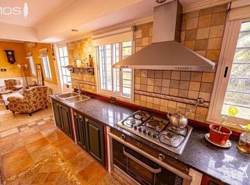 Casa · 200m² · 5 Ambientes · 3 Cocheras · Venta Casa 5 Ambientes en Francisco Álvarez – Apto Crédito
