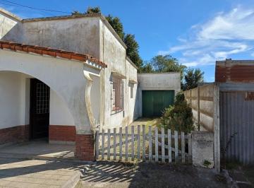 Casa de 4 ambientes, Coronel Pringles · Dueño Vende Terreno con Casa a Reciclar.