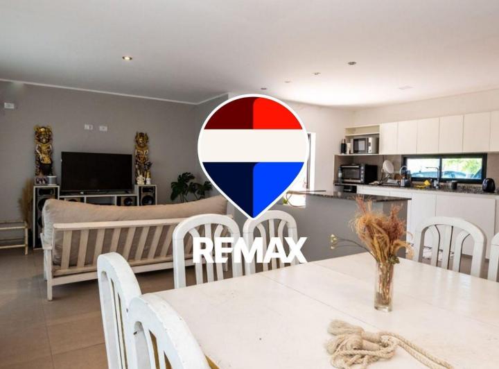 Casa · 180m² · 4 Ambientes · 2 Cocheras