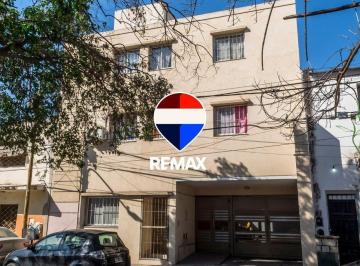 Edificio · 421m² · 5 Cocheras · Edificio en Venta Macrocentro 8 Dptos y 1 Local