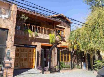 Casa · 206m² · 5 Ambientes · 1 Cochera · Venta Casa 5 Ambientes Olivos Pileta Jardin