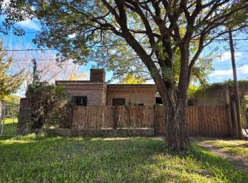 Casa · 64m² · 4 Ambientes · 1 Cochera · Se Vende Casa con Gran Parque en Sauce Viejo