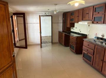 Casa · 109m² · 5 Ambientes · Casa Interna en Barrio Chapero Reconquista.