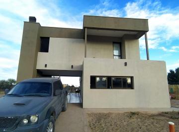 Casa · 155m² · 5 Ambientes · 2 Cocheras · Venta Casa en Maipu Coquimbito 3 Habitaciones