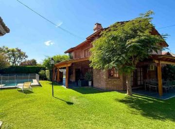 Casa · 399m² · 6 Ambientes · 2 Cocheras · Casa en Venta en Barrio Privado de Godoy Cruz