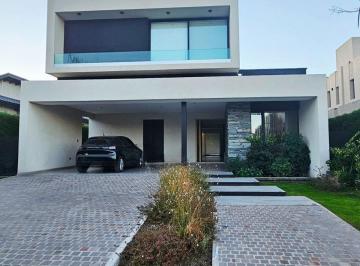 Casa · 256m² · 10 Ambientes · 2 Cocheras · Venta Casa B. Las Candelas II, Lujan de Cuyo, Mdz