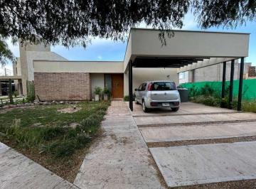 Casa · 144m² · 4 Ambientes · 2 Cocheras · Casa en Venta 2 Dorm. Lujan de Cuyo