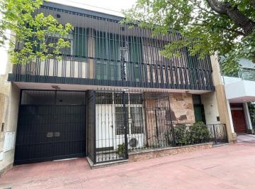 Casa · 275m² · 12 Ambientes · 5 Cocheras · Propiedad Para Inversión a m de La Terminal.