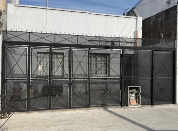 Casa · 100m² · 3 Ambientes · 1 Cochera · Alquiler Casa 3 Ambientes C. Madero Impecable!