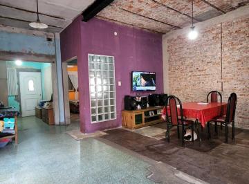 Casa · 150m² · 3 Ambientes · 1 Cochera · Venta Casa 3 Ambientes en Lanús con Cochera