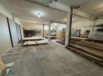 Bodega-Galpón · 300m² · Galpon en Venta Mas 2 Deptos 2 Amb Isidro Casanova