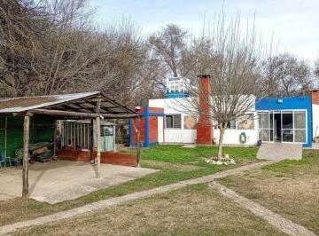 Casa · 130m² · 4 Ambientes · 1 Cochera · Vendo Casa C/pileta de 2 Dorm._ Villa Los Aromos