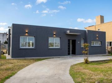 Casa · 132m² · 4 Ambientes · 2 Cocheras · Casa 4 Ambientes Ben Barrio Privado El Ensueñ0