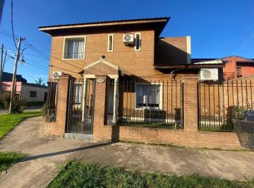 Casa · 178m² · 5 Ambientes · Casa 5 Ambientes Quincho Cochera Apto Crédito