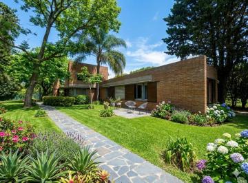 Casa · 195m² · 5 Ambientes · 1 Cochera · Venta! Casa en Funes 3 Dorm. - Oportunidad!