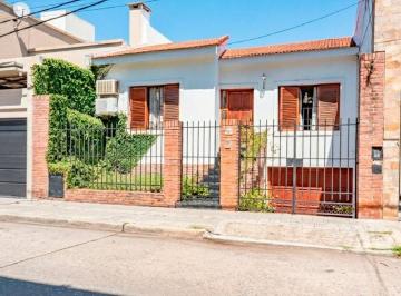 Casa · 159m² · 4 Ambientes · 2 Cocheras · Casa 3 Dormi con Patio y Cochera Venta Refineria