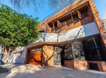 Casa · 333m² · 7 Ambientes · 2 Cocheras · Venta Casa 3 Dorm. Cochera Jardin y Pileta