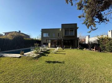 Casa · 214m² · 5 Ambientes · En Venta Casa 5 Amb en Barrio Cerrado El Recodo