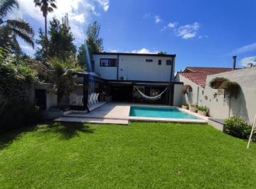 Casa · 220m² · 4 Ambientes · 1 Cochera · Venta de Casa en City Bell