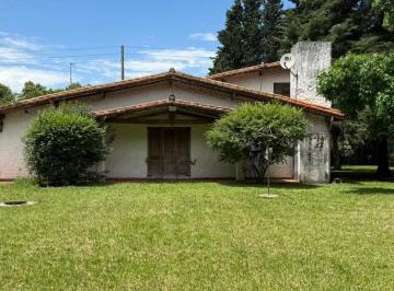 Quinta vacacional · 170m² · 3 Dormitorios · Casa Quinta 4 Amb en Venta en Pilar con Pileta