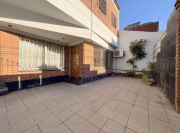 Casa · 135m² · 6 Ambientes · 1 Cochera · Casa en Venta - 4 Dorm. - Avellaneda