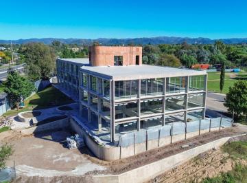 Local comercial · 76m² · 1 Cochera · Exclusivo Local en Parque Comercial Villa Allende