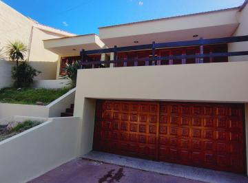Casa · 188m² · 7 Ambientes · 2 Cocheras · Venta Casa 3 Dorm. Cerro de Las Rosas Urca