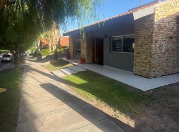 Casa · 290m² · 8 Ambientes · 1 Cochera · Casa en Venta Barrio Dalvian Sobre Lote de 1.200 m