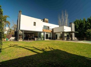 Casa · 248m² · 4 Ambientes · 2 Cocheras · Venta Casa 4 Ambientes Barrio Privado Weston
