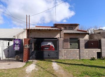 PH · 112m² · 4 Ambientes · 1 Cochera · Venta Casa 4 Ambientes - Imperdible - en Moreno