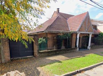 Casa · 255m² · 5 Ambientes · 4 Cocheras · Casa 5 Amb Terreno 724 m² Pileta Muñiz