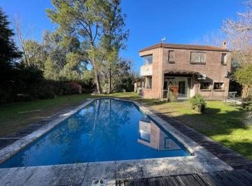 Casa · 201m² · 5 Ambientes · Casa 5 Amb Venta Club Privado Loma Verde