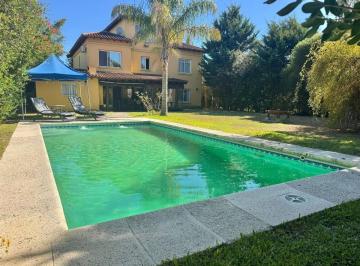Casa · 236m² · 5 Ambientes · 2 Cocheras · Venta Casa Apta Crédito Santa Catalina 4 Dorm.